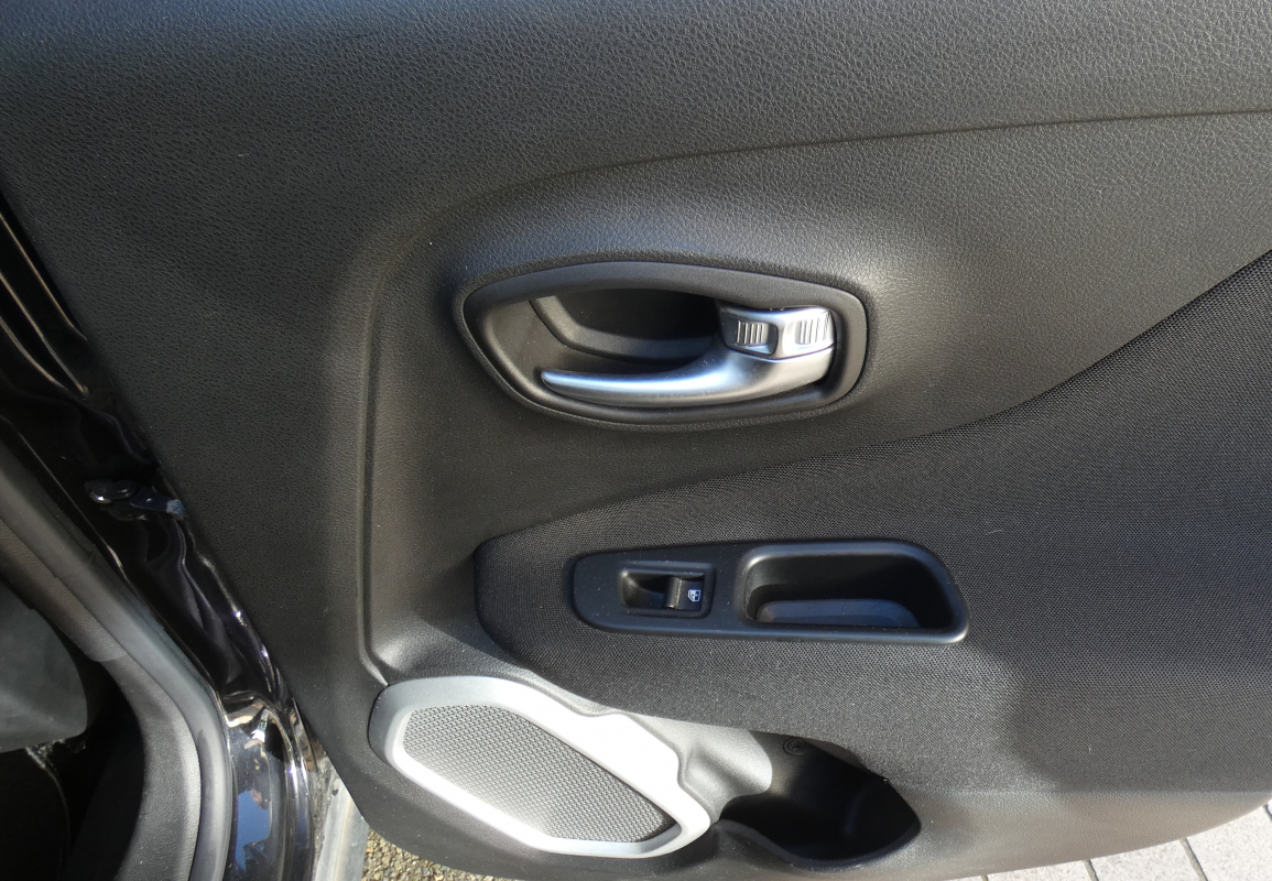 Jeep Renegade — 16